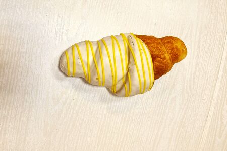 Круассан манго-маракуя