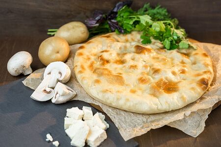 Пирог с картошкой, сыром и грибами