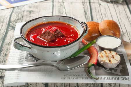 Борщ с пампушками