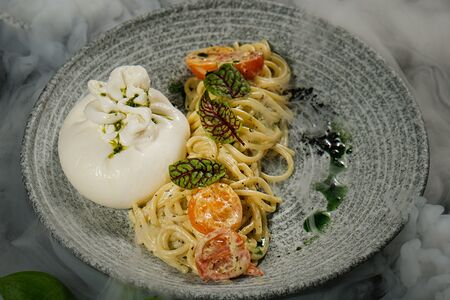 Паста с бурратой