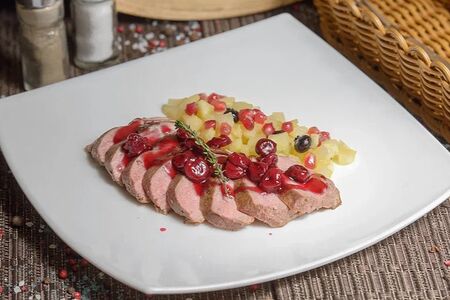 Утиная грудка с тартаром