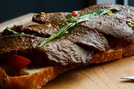 Тартин с ростбифом