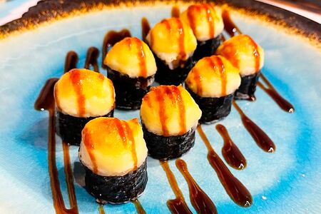 Запеченный мини-ролл со снежным крабом