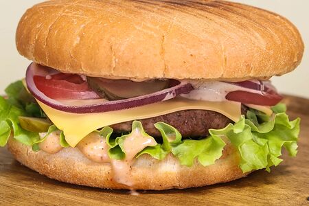 Бургер с куриной котлетой