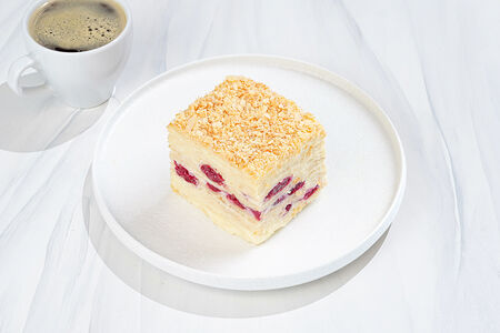 Бакинский слоеный с вишней