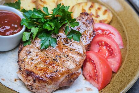 Свиная корейка с картофелем