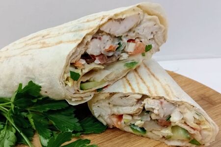 Шаурма куриная Цезарь с фирменным соусом