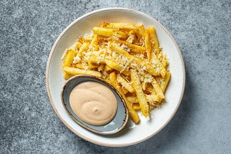 Картофель фри с пармезаном