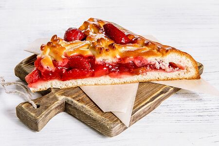 Пирог с клубникой