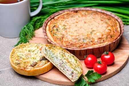 Киш с горбушей и брокколи