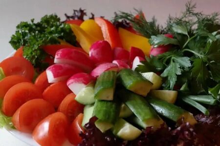 Нарезка из свежих овощей