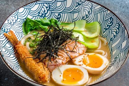 Рамен с лососем