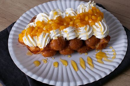 Вафли Гонконгские с манго и французским кремом