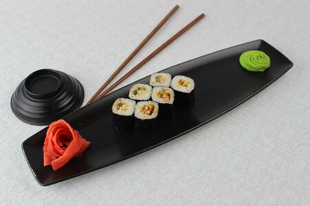 Ролл с угрем