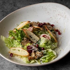 Салат с домашним цыпленком