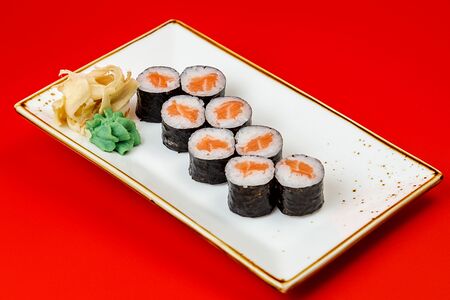 Классические роллы с креветкой