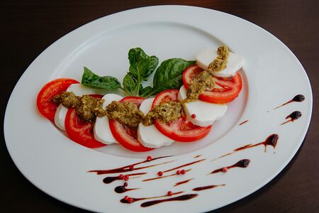 Капрезе с песто