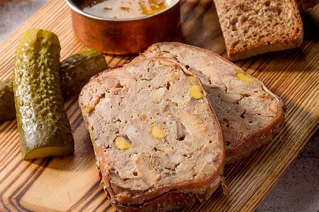 Террин из кролика и фисташек