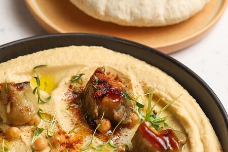 Хумус с запеченными баклажанами