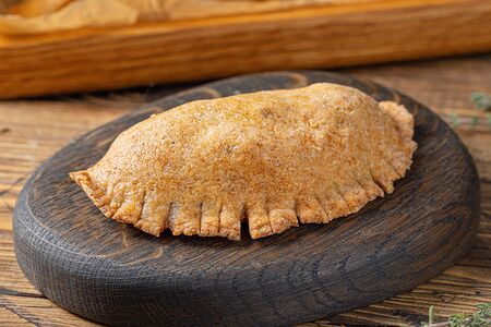 Пирожок из зеленой гречки с яблоком и корицей