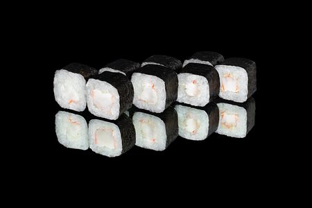 Классический ролл с креветкой