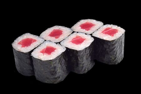 Ролл с тунцом