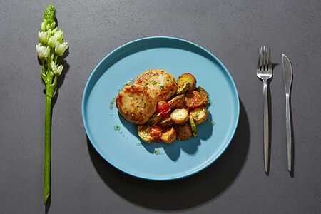 Котлетки из индейки с молодым картофелем