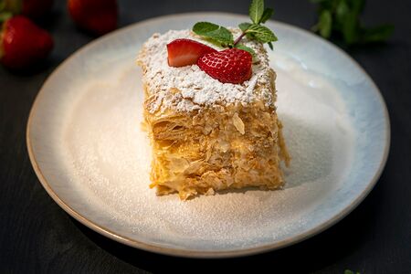 Торт Наполеон с кокосовым кремом