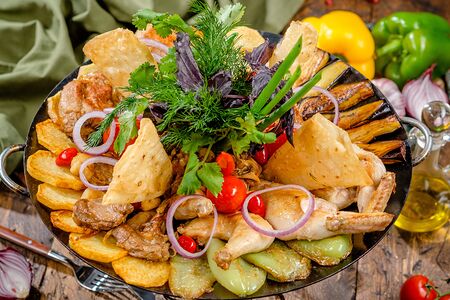 Ассорти из мяса на садже