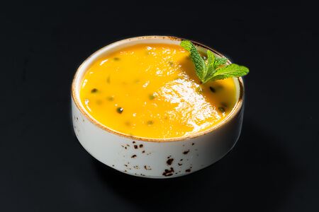 Панна котта маракуйя