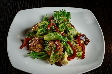 Теплый салат с индейкой