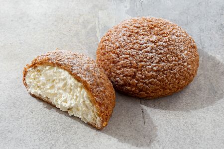 Шу сметанный