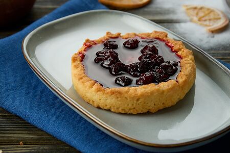 Пирожное Смородина чёрная с творогом