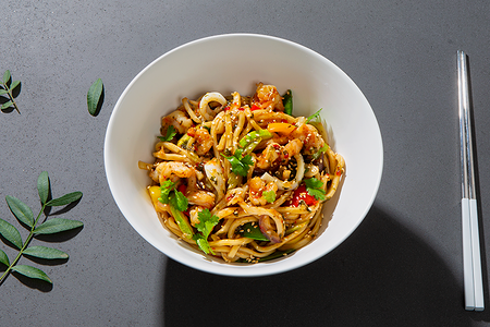 Удон с креветками и кальмаром