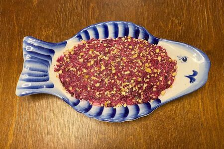 Салат Селедочка под свекольной шапкой