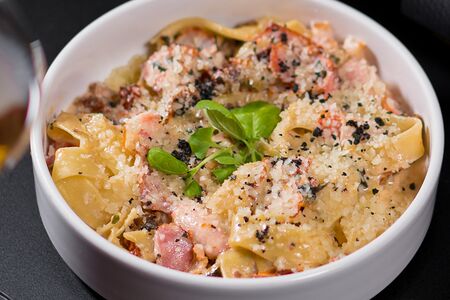 Паста с беконом и базиликом