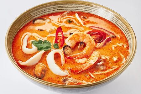 Фирменный суп Том ям с курицей (половина)