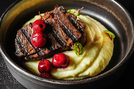 Щека теленка и трюфельное пюре