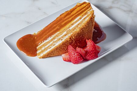 Медовик с карамелью