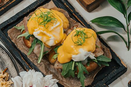 Яйца Бенедикт