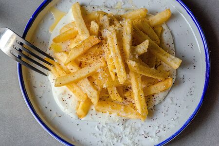 Картофель фри с сырным мусом