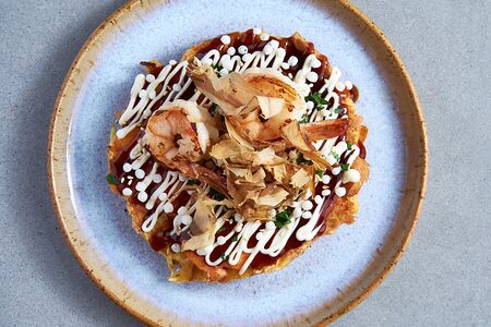 Эби сяке окономияки