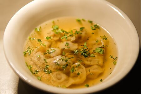 Бульон с пельмешками