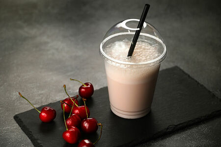 Вишневый молочный коктейль