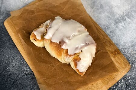 Булочка с марципаном