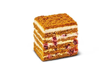 Медовик с брусникой