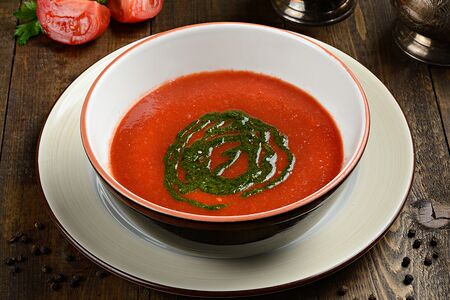 Суп из томатов с песто из базилика