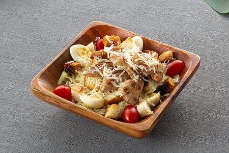 Салат Цезарь с курицей