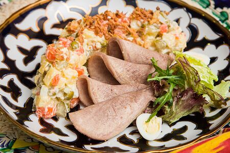 Салат Оливье с говяжьим языком