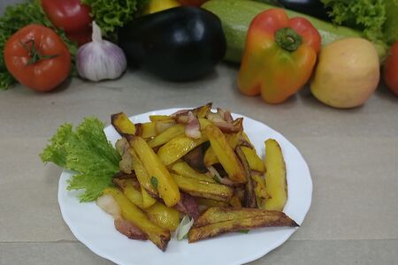 Картофель тушеный с беконом
